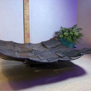 Beautiful Tack Welded Rolled Steel Tile Decorative Table Center Fruit Bowl